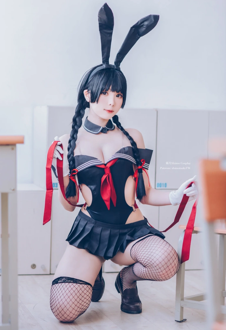霜月shimo《卯月桃子 水手服兔女郎》主题写真：19张全套美图