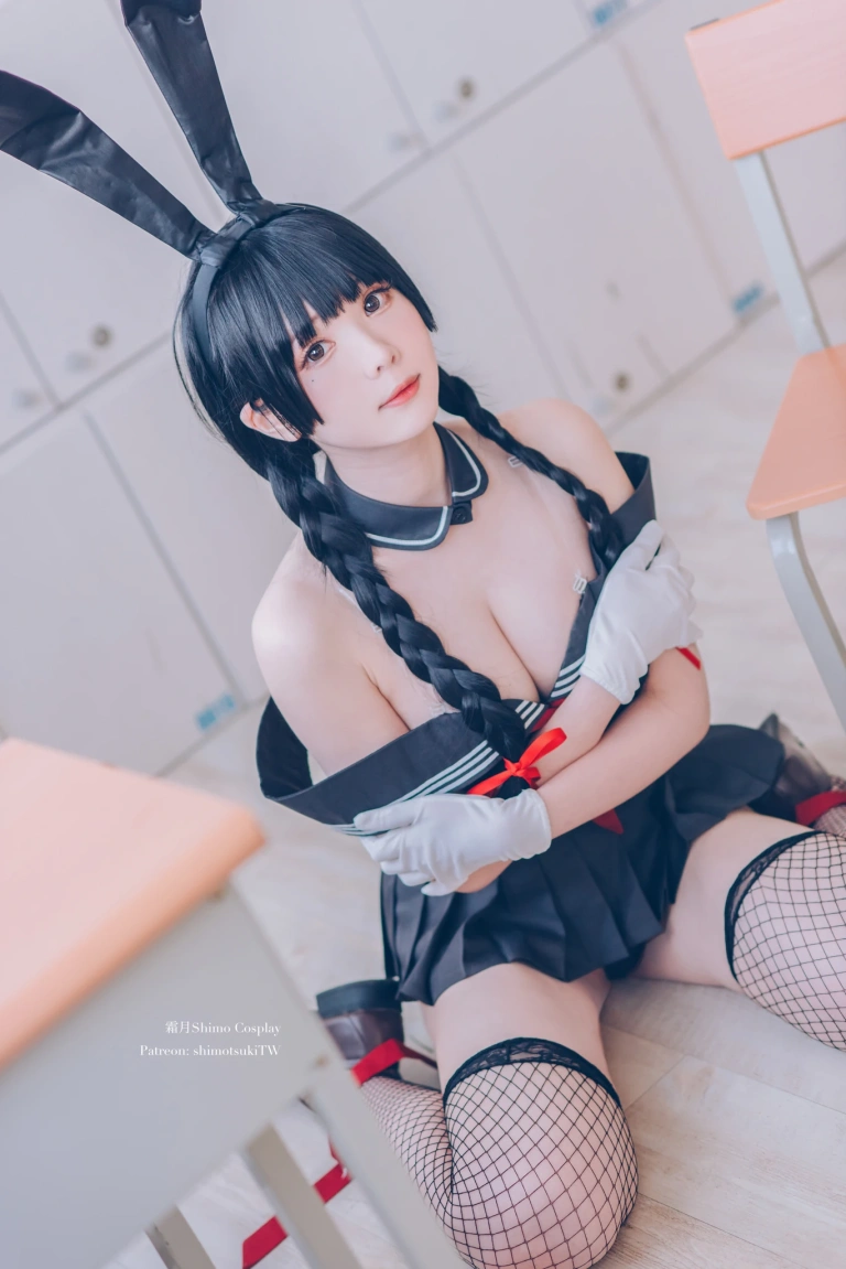 霜月shimo《卯月桃子 水手服兔女郎》主题写真：19张全套美图