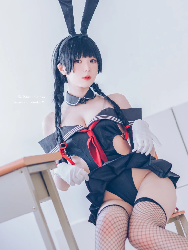 霜月shimo《卯月桃子 水手服兔女郎》主题写真：19张全套美图