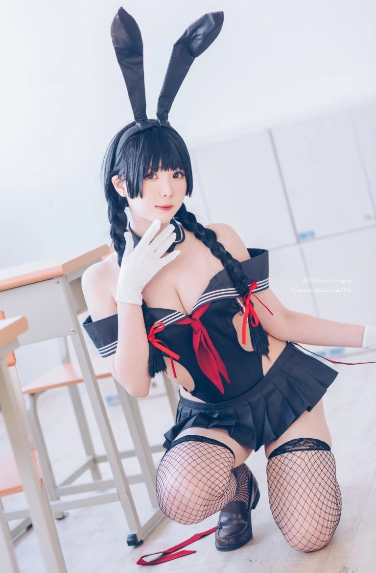 霜月shimo《卯月桃子 水手服兔女郎》主题写真：19张全套美图
