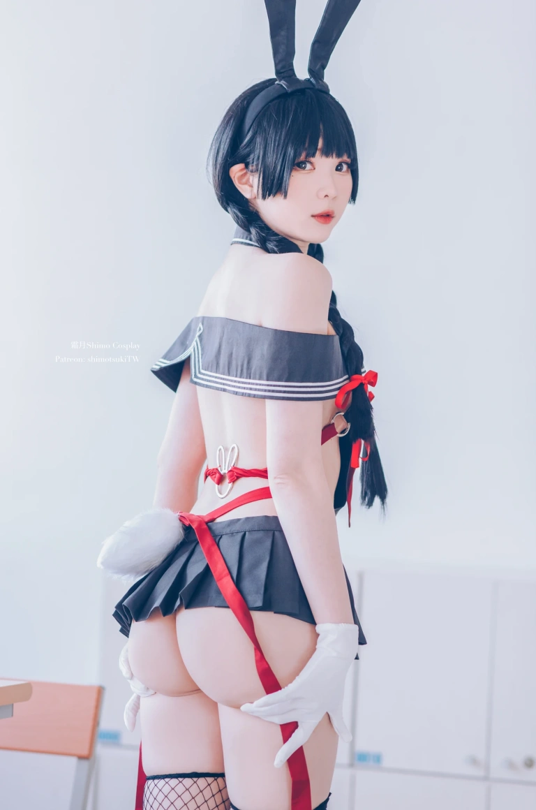 霜月shimo《卯月桃子 水手服兔女郎》主题写真：19张全套美图