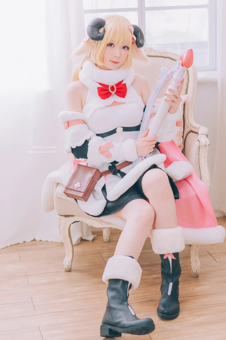 霜月shimo《Hololive 角卷綿芽》主题写真：13张全套美图