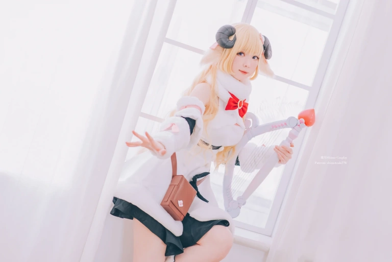 霜月shimo《Hololive 角卷綿芽》主题写真：13张全套美图