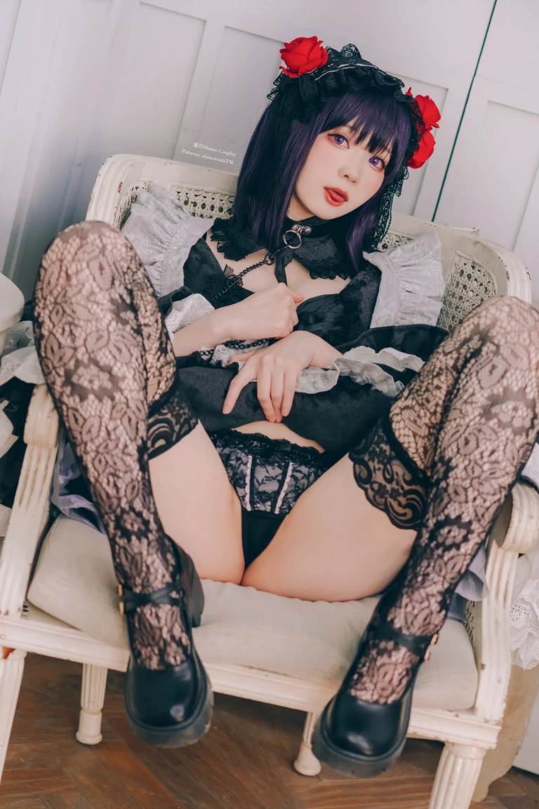 霜月shimo《黑江雫》主题写真：28张全套美图