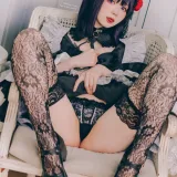 霜月shimo《黑江雫》主题写真：28张全套美图