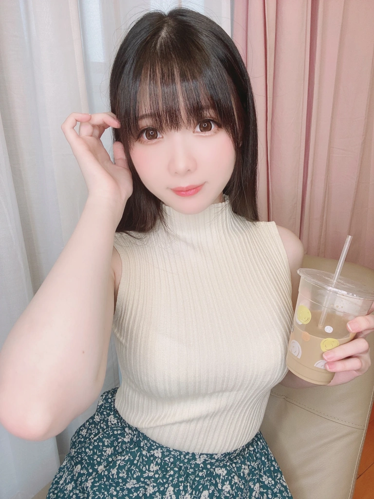 霜月shimo《Fantia 2021年12月会员合集（8期）》主题写真：118张全套美图