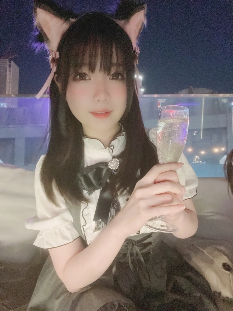 霜月shimo《Fantia 2021年12月会员合集（8期）》主题写真：118张全套美图