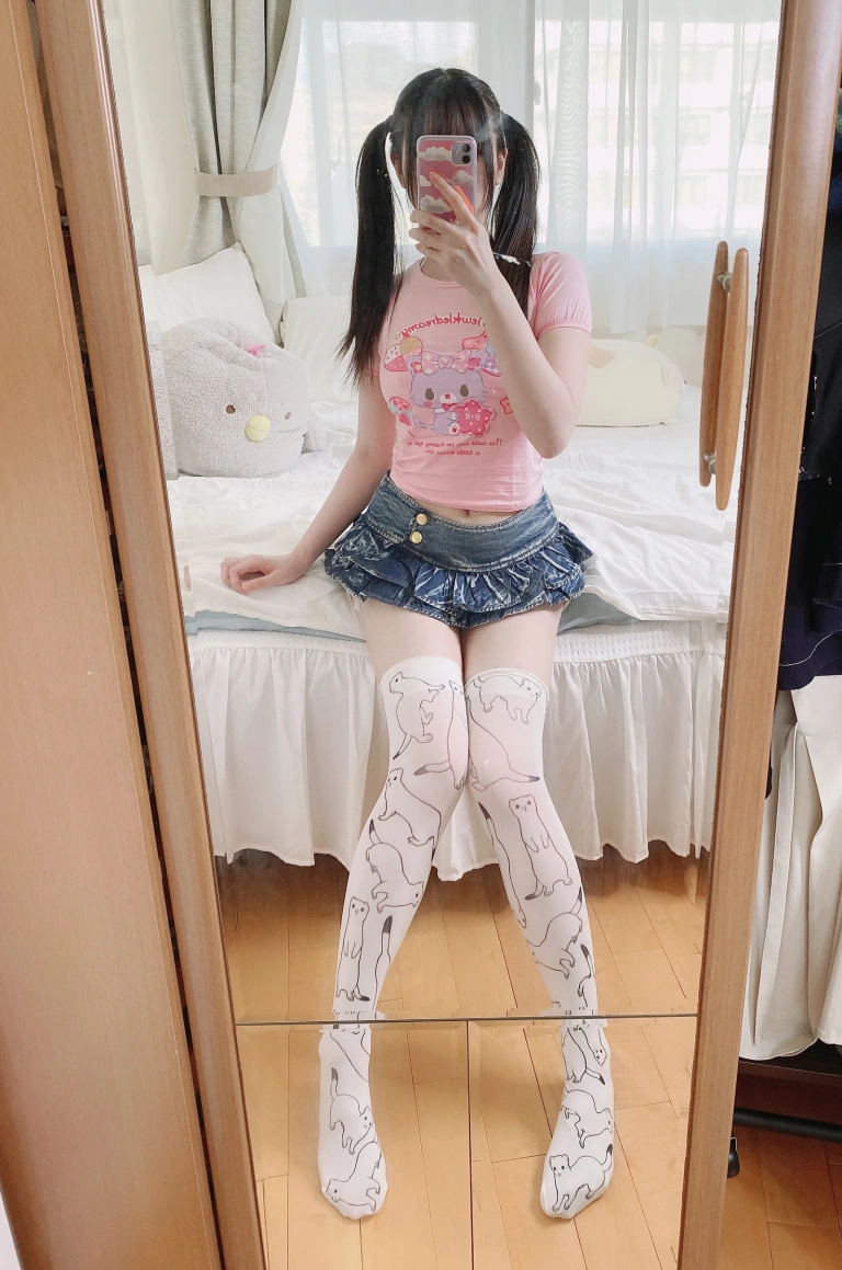 霜月shimo《Fantia 2021年12月会员合集（8期）》主题写真：118张全套美图
