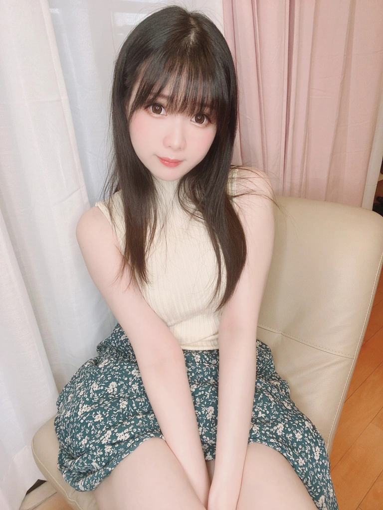 霜月shimo《Fantia 2021年12月会员合集（8期）》主题写真：118张全套美图