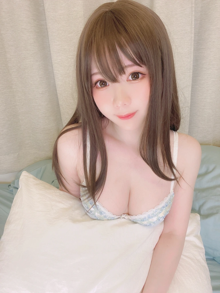 霜月shimo《Fantia 2022年01月会员合集（5期）》主题写真：99张全套美图
