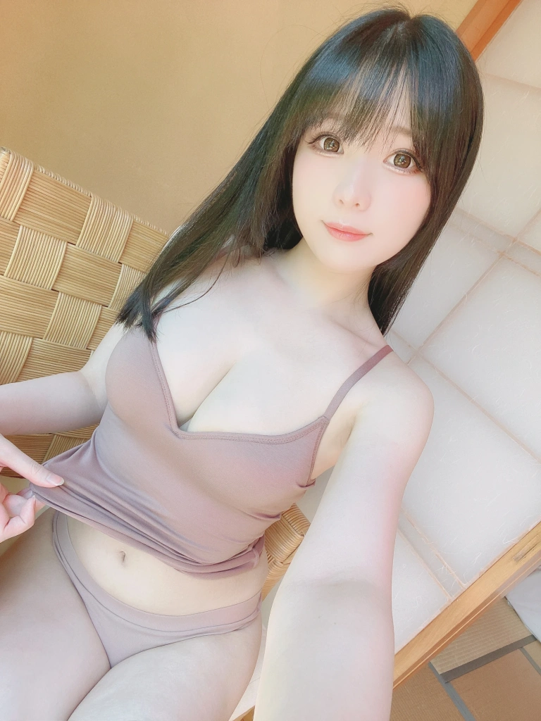 霜月shimo《Fantia 2022年10月会员合集（5期）》主题写真：117张全套美图