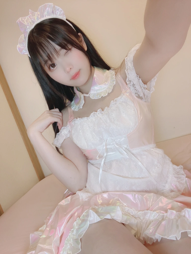 霜月shimo《Fantia 2023年02月会员合集（4期）》主题写真：72张全套美图