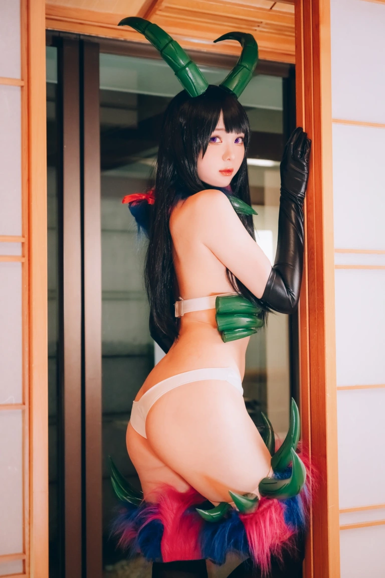 霜月shimo《惡魔姊姊千夜寫真本》主题写真：85张全套美图