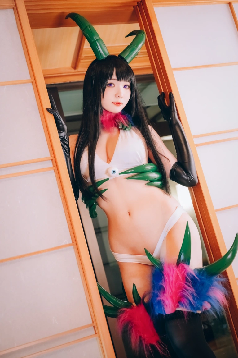 霜月shimo《惡魔姊姊千夜寫真本》主题写真：85张全套美图