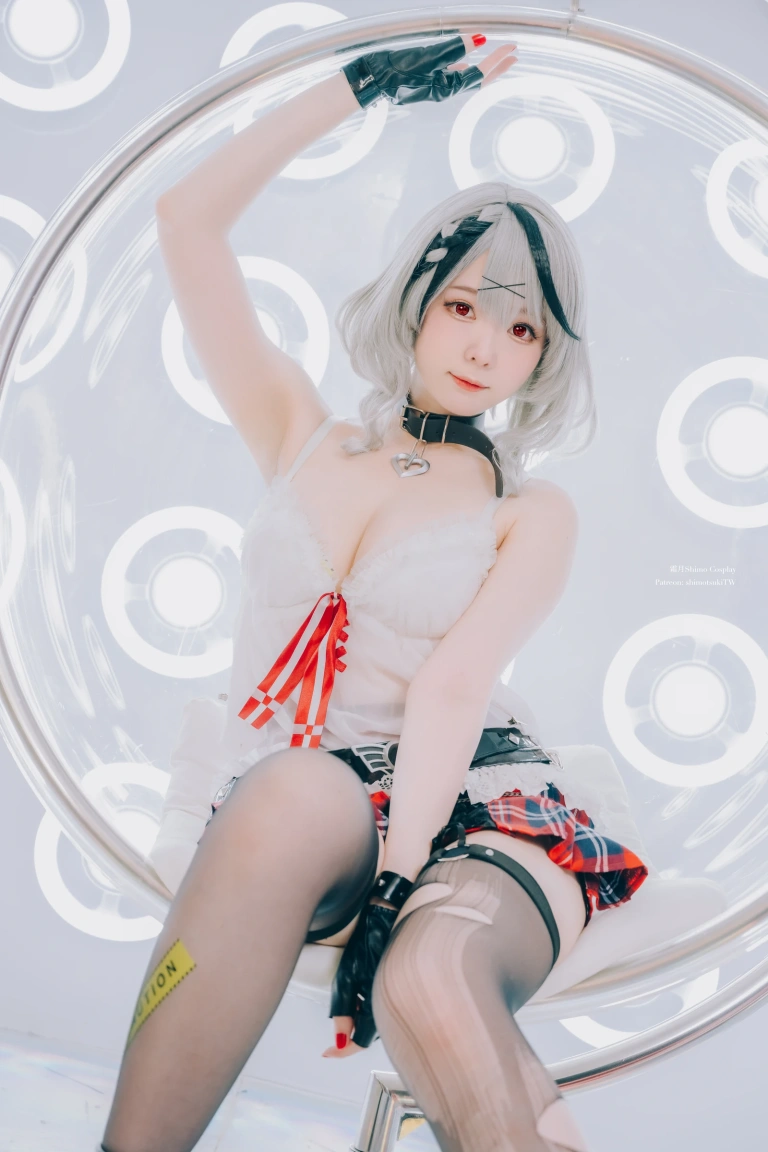 霜月shimo《Sakamata Chloe》主题写真：16张全套美图