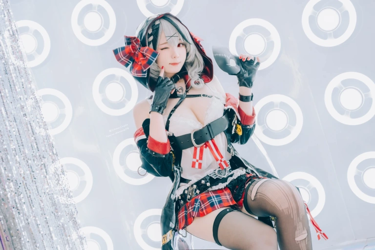霜月shimo《Sakamata Chloe》主题写真：16张全套美图