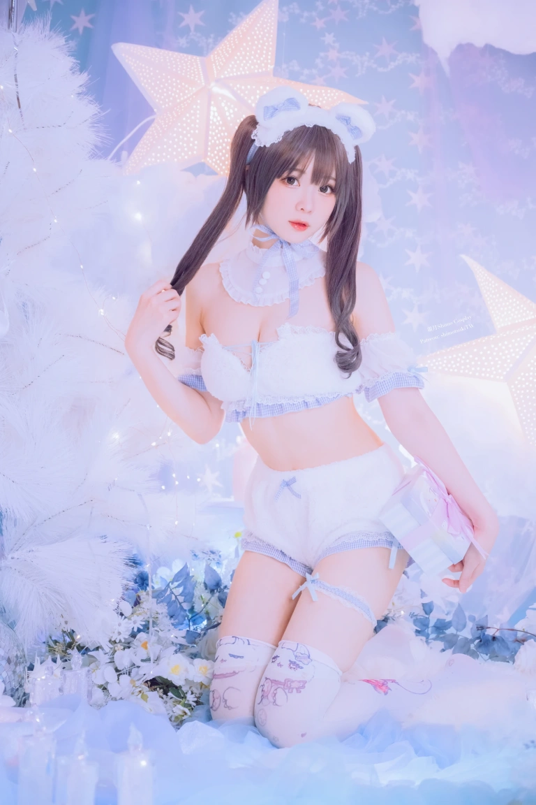 霜月shimo《White Bear》主题写真：16张全套美图