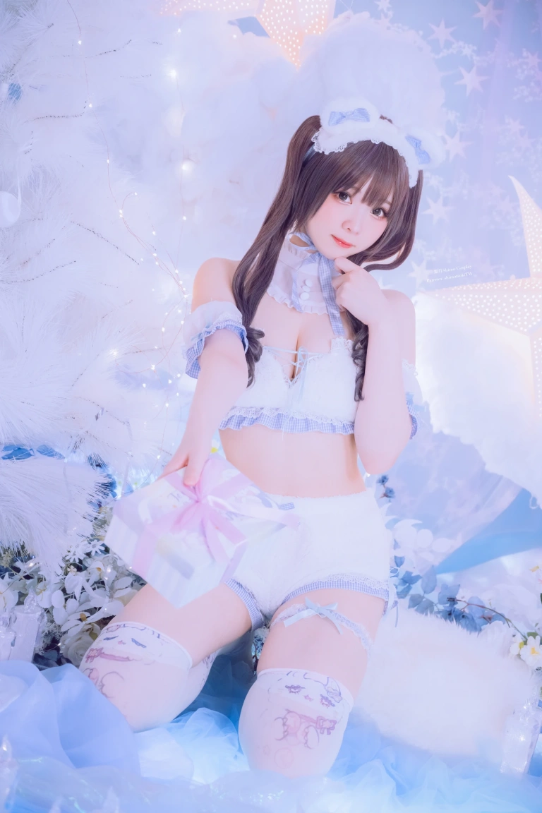 霜月shimo《White Bear》主题写真：16张全套美图