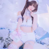 霜月shimo《White Bear》主题写真：16张全套美图