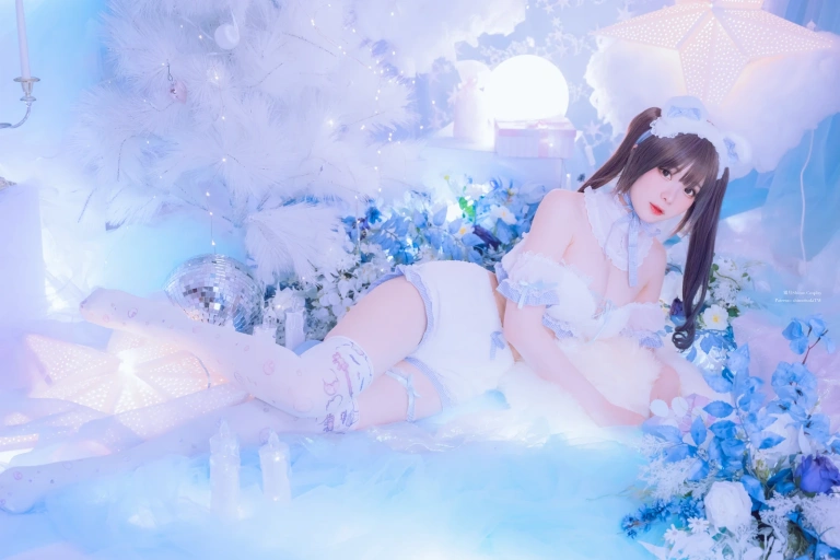 霜月shimo《White Bear》主题写真：16张全套美图