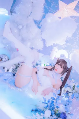 霜月shimo《White Bear》主题写真：16张全套美图