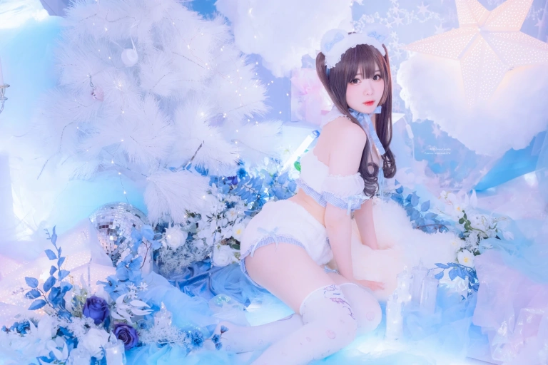 霜月shimo《White Bear》主题写真：16张全套美图