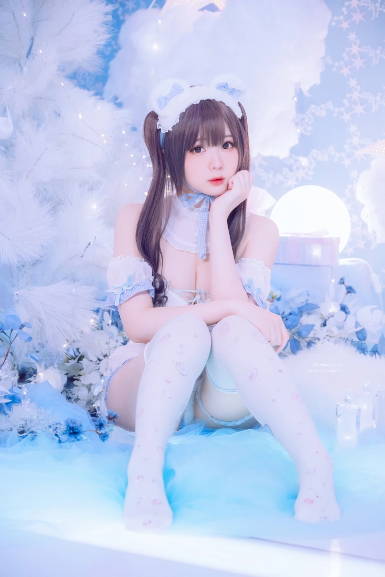 霜月shimo《White Bear》主题写真：16张全套美图