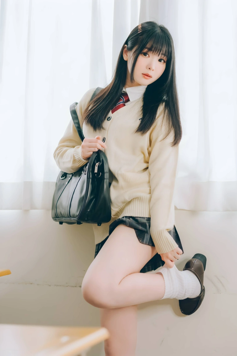 霜月shimo《「DL版写真集」隣のサキュバス霜月さん！！vol.01》主题写真：124张全套美图，含1个视频