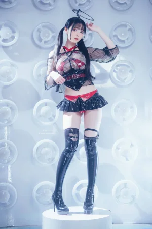 霜月shimo《賽博黑天使 Cyber Black Angel》主题写真：20张全套美图，含3个视频