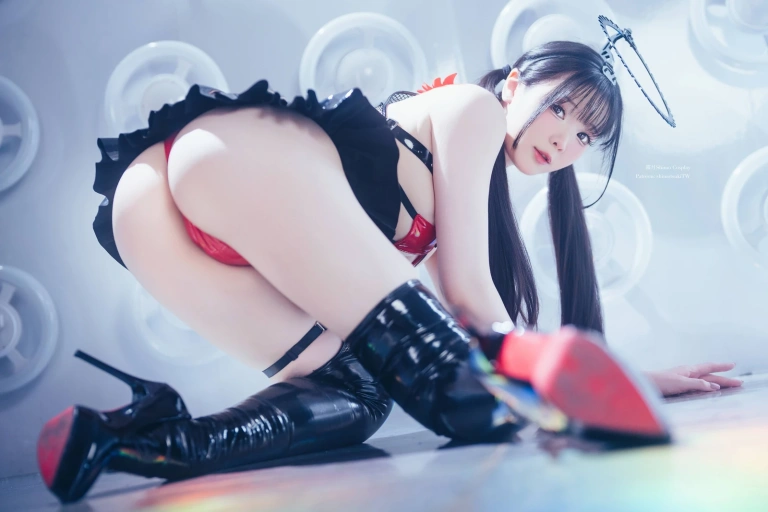 霜月shimo《賽博黑天使 Cyber Black Angel》主题写真：20张全套美图，含3个视频