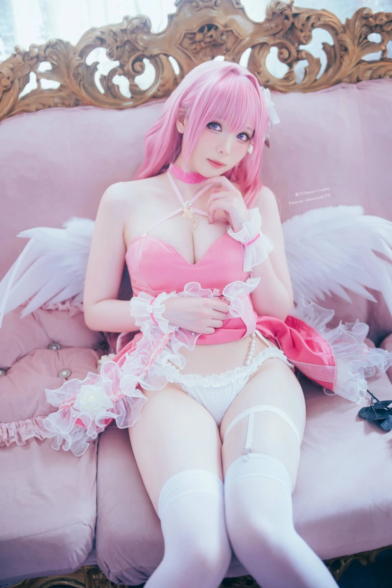 霜月shimo《桃樂絲 Dorothy（NIKKE）》主题写真：26张全套美图，含3个视频