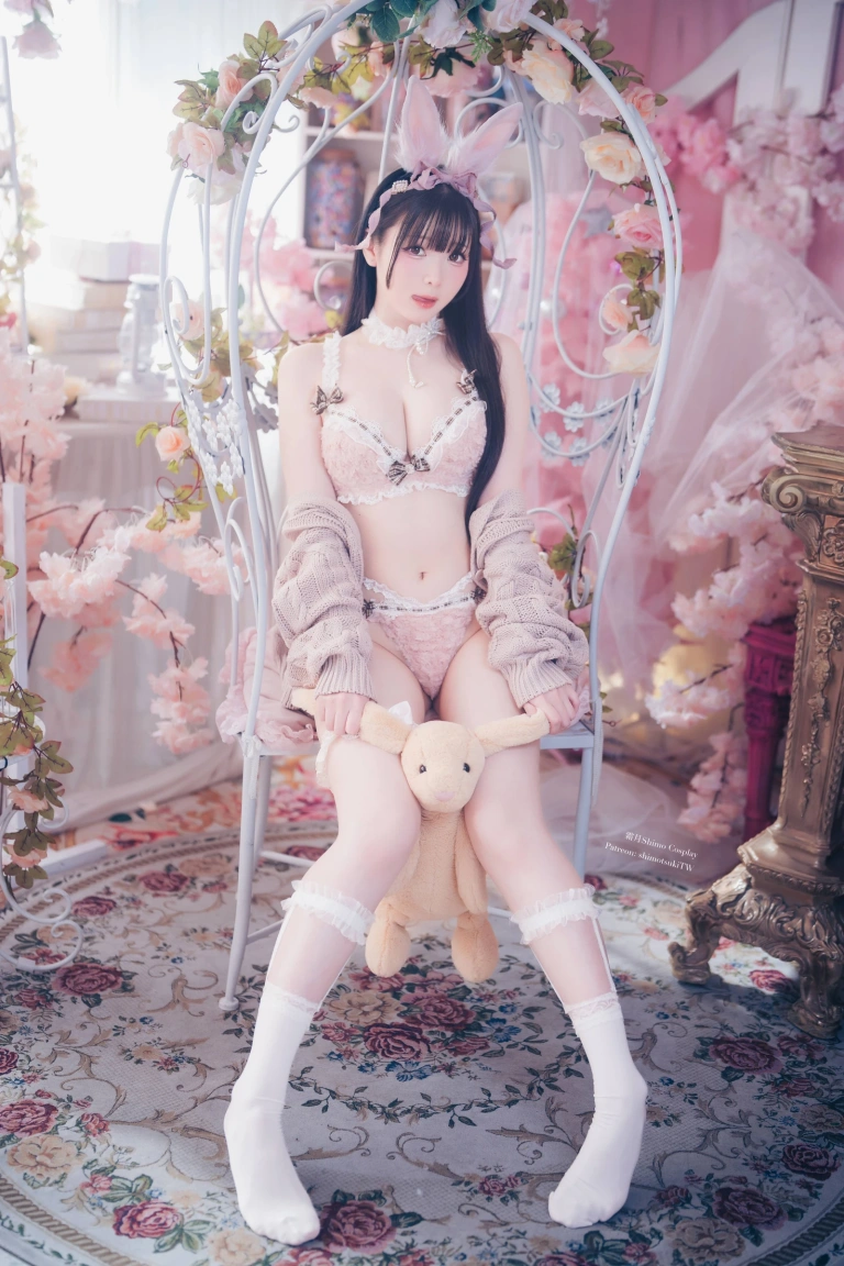 霜月shimo《Fluffy Bunny 2026》主题写真：20张全套美图