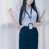 霜月shimo《DL写真集 Shimo’ Secret Office Vol.02》主题写真：139张全套美图