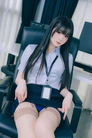 霜月shimo《DL写真集 Shimo’ Secret Office Vol.02》主题写真：139张全套美图