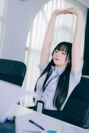 霜月shimo《DL写真集 Shimo’ Secret Office Vol.02》主题写真：139张全套美图