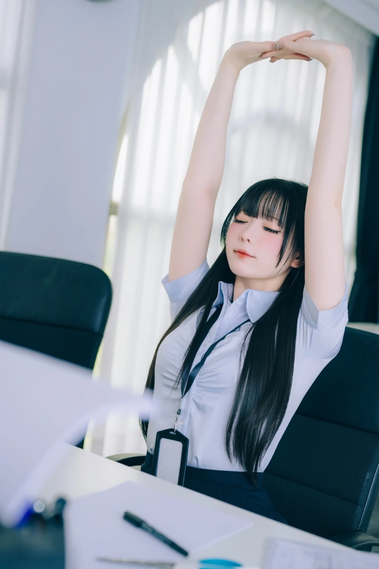 霜月shimo《DL写真集 Shimo’ Secret Office Vol.02》主题写真：139张全套美图