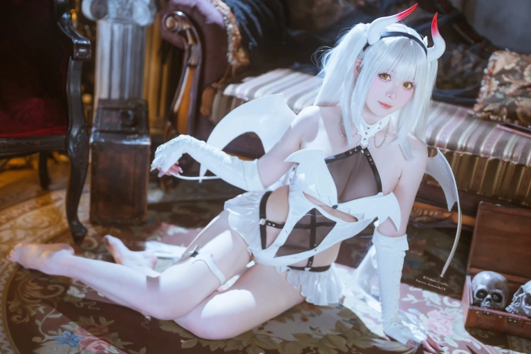 霜月shimo《Blanc Demon》主题写真：21张全套美图