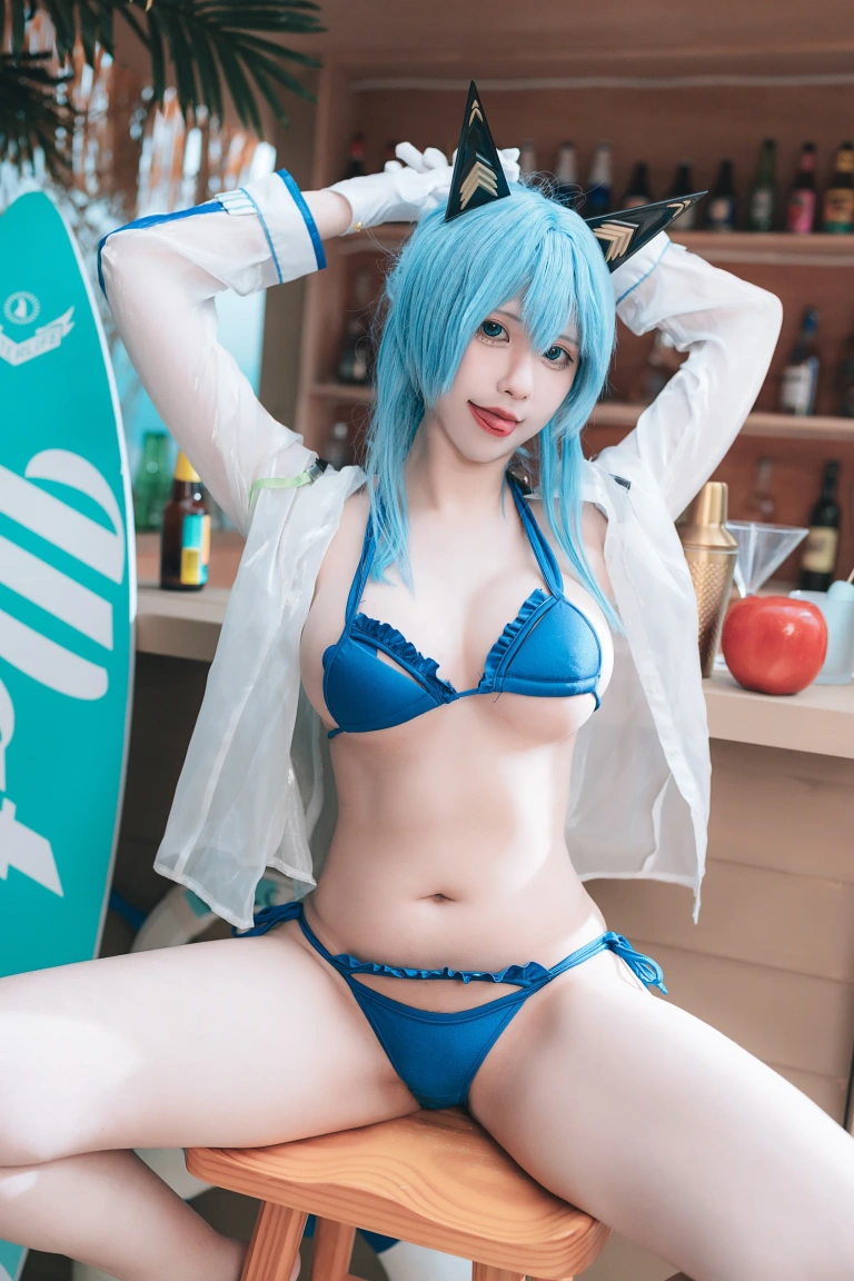 小空Sora《Nikke胜利女神 海伦泳装》主题写真：24张全套美图，含2个视频