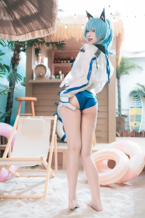 小空Sora《Nikke胜利女神 海伦泳装》主题写真：24张全套美图，含2个视频