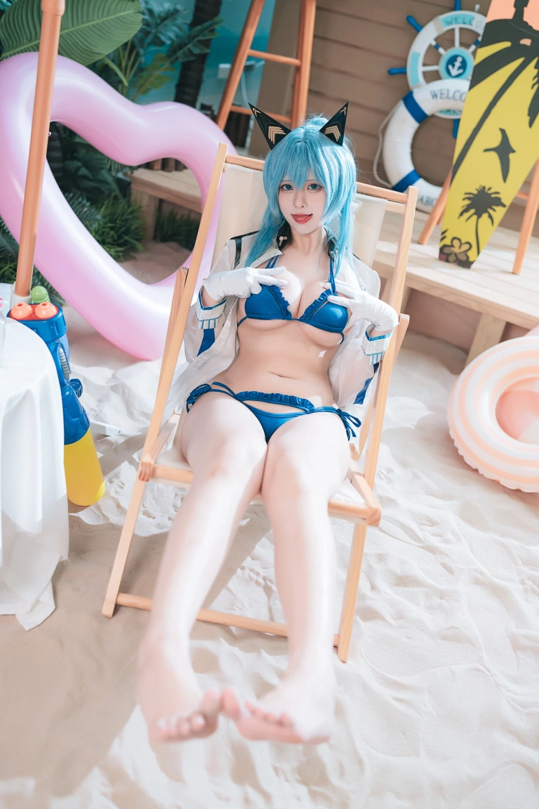 小空Sora《Nikke胜利女神 海伦泳装》主题写真：24张全套美图，含2个视频