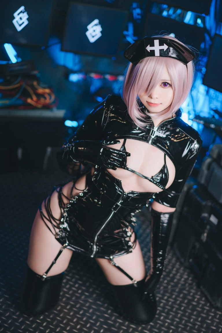 小空Sora《甘雨暗黑护士》主题写真：19张全套美图