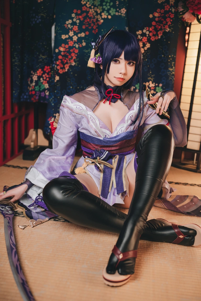 小空Sora《原神·雷电将军》主题写真：17张全套美图