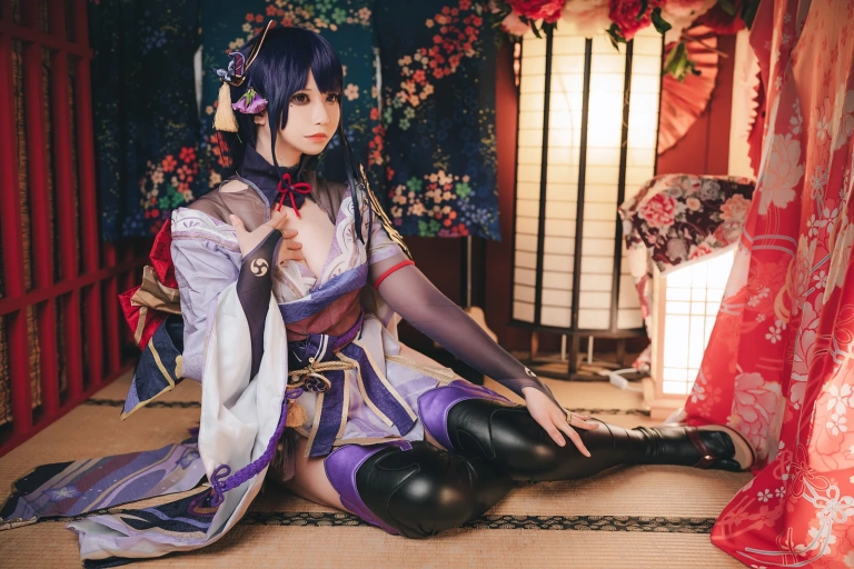 小空Sora《原神·雷电将军》主题写真：17张全套美图