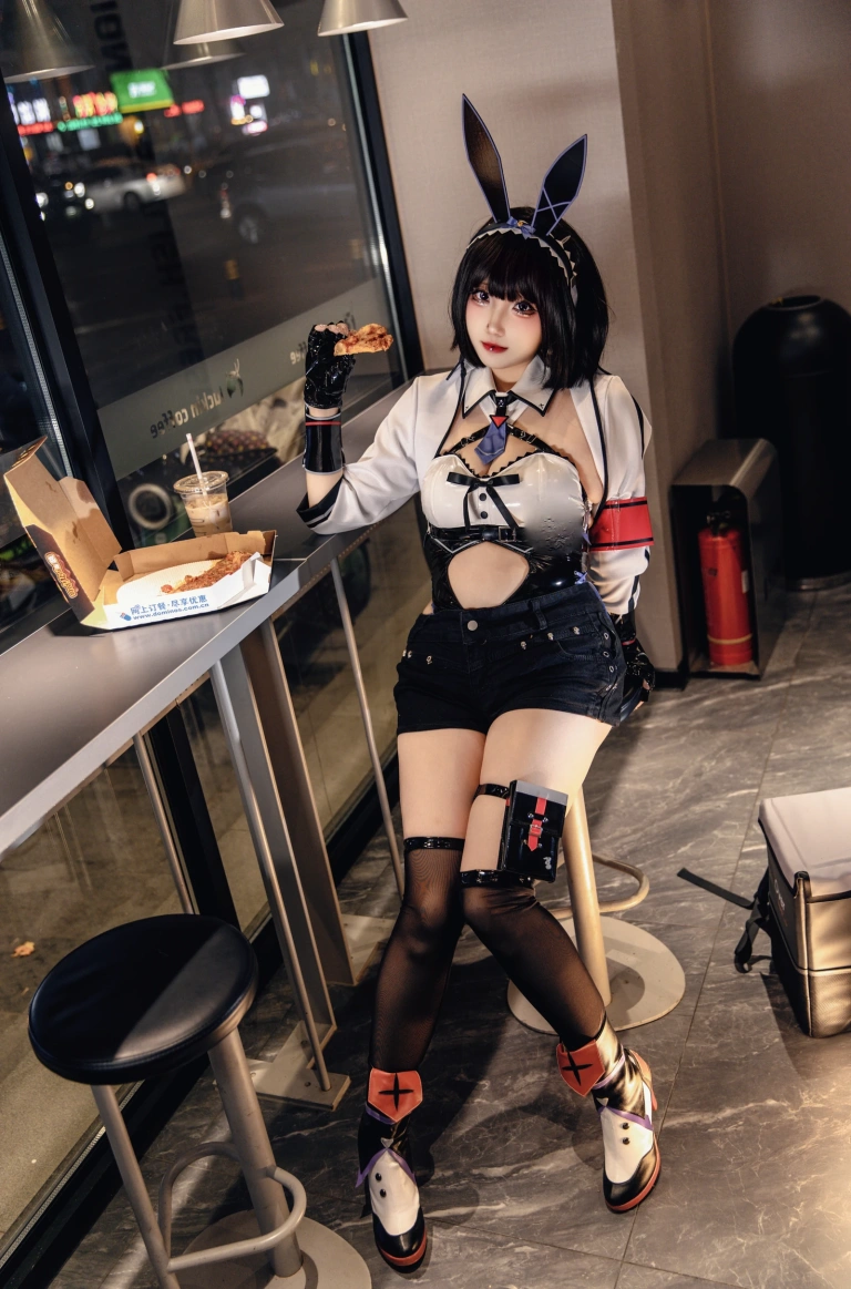 soso嗖嗖《外卖兔女郎》主题写真：17张全套美图
