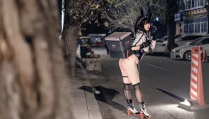 soso嗖嗖《外卖兔女郎》主题写真：17张全套美图