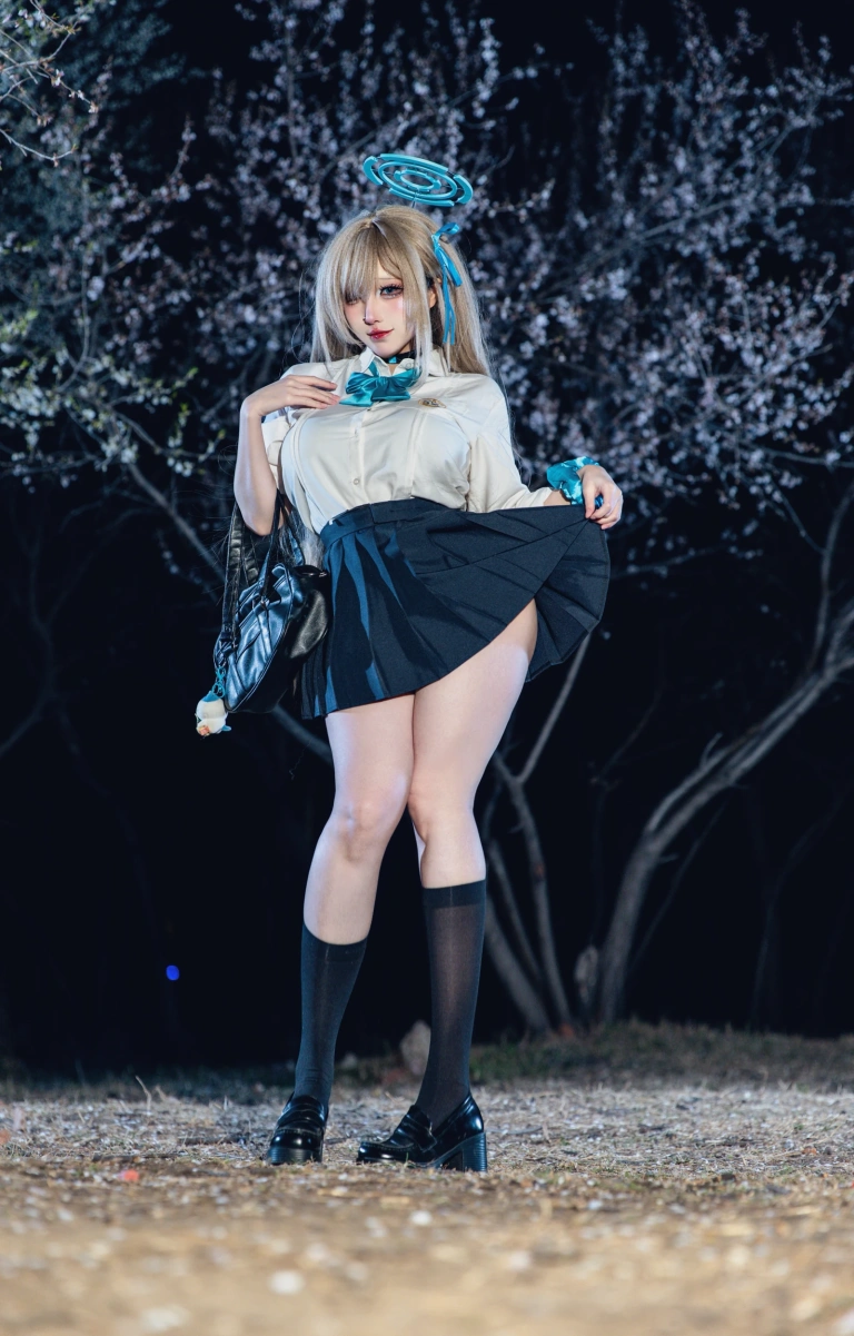 soso嗖嗖《明日奈夜樱户外》主题写真：39张全套美图
