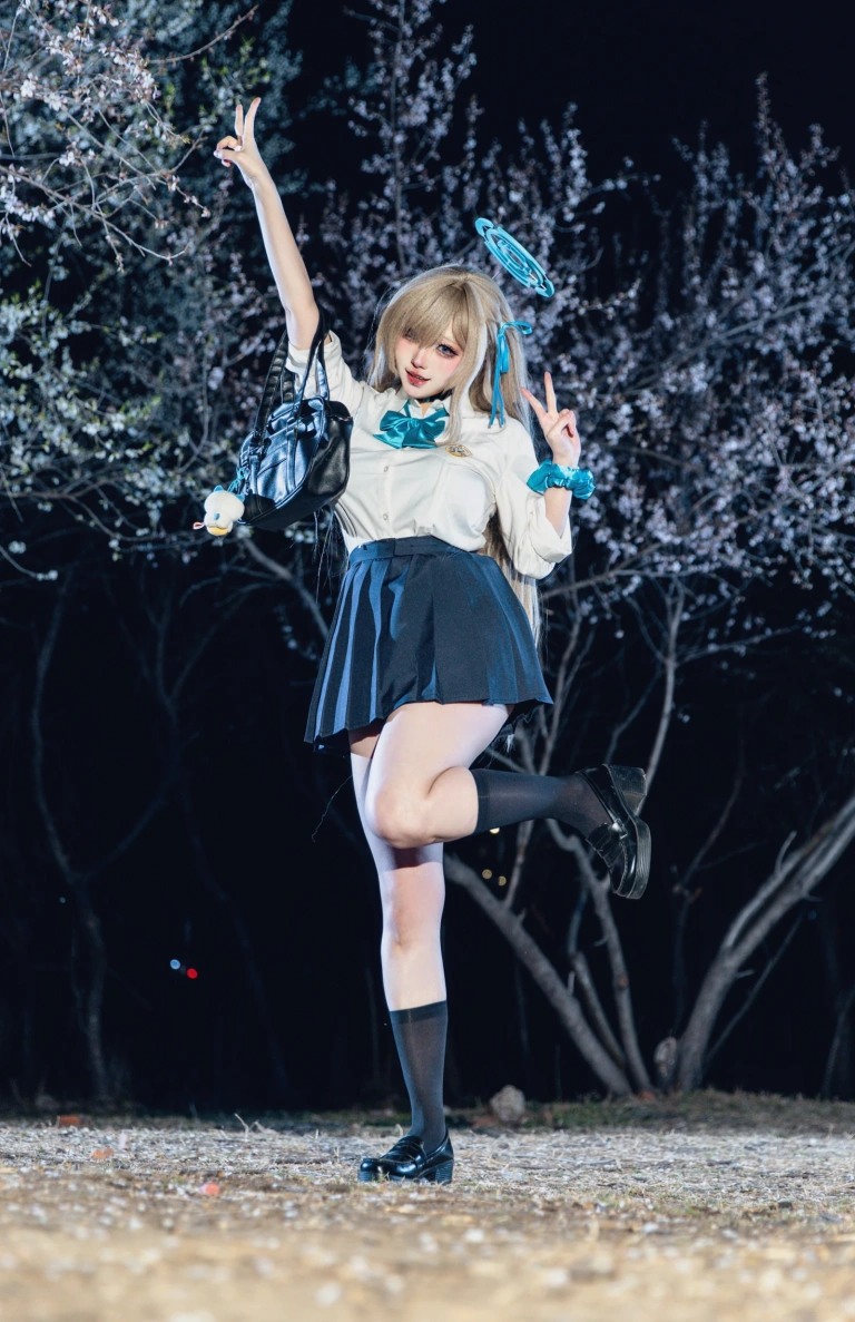 soso嗖嗖《明日奈夜樱户外》主题写真：39张全套美图