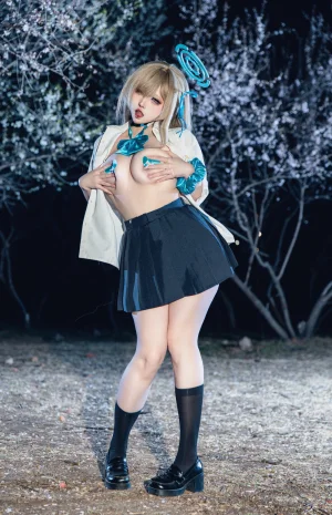 soso嗖嗖《明日奈夜樱户外》主题写真：39张全套美图