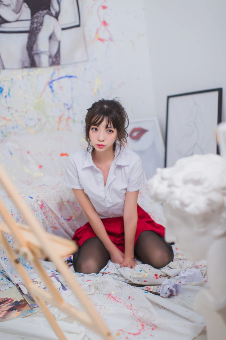 疯猫ss《VOL.01 制服写真集 画室JK》主题写真：23张全套美图