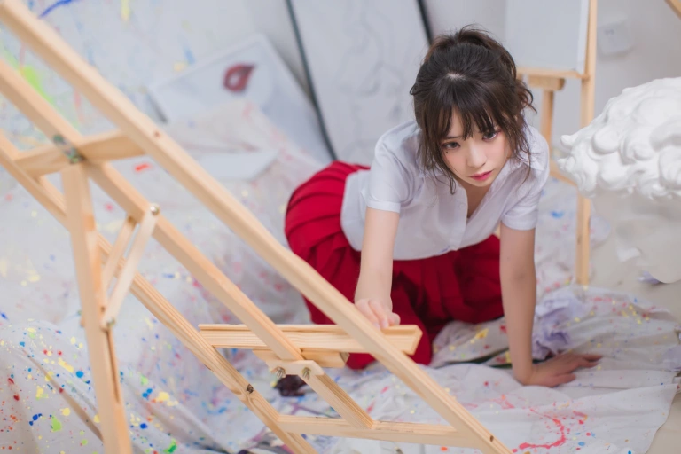疯猫ss《VOL.01 制服写真集 画室JK》主题写真：23张全套美图